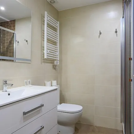 アパート Bバルセロナ コルセガ フラッツ バルセロナ